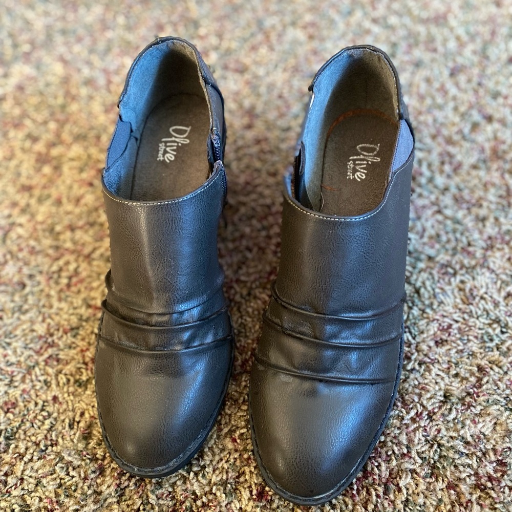 Womens size 8.5 brown wedge shoes.  NEW